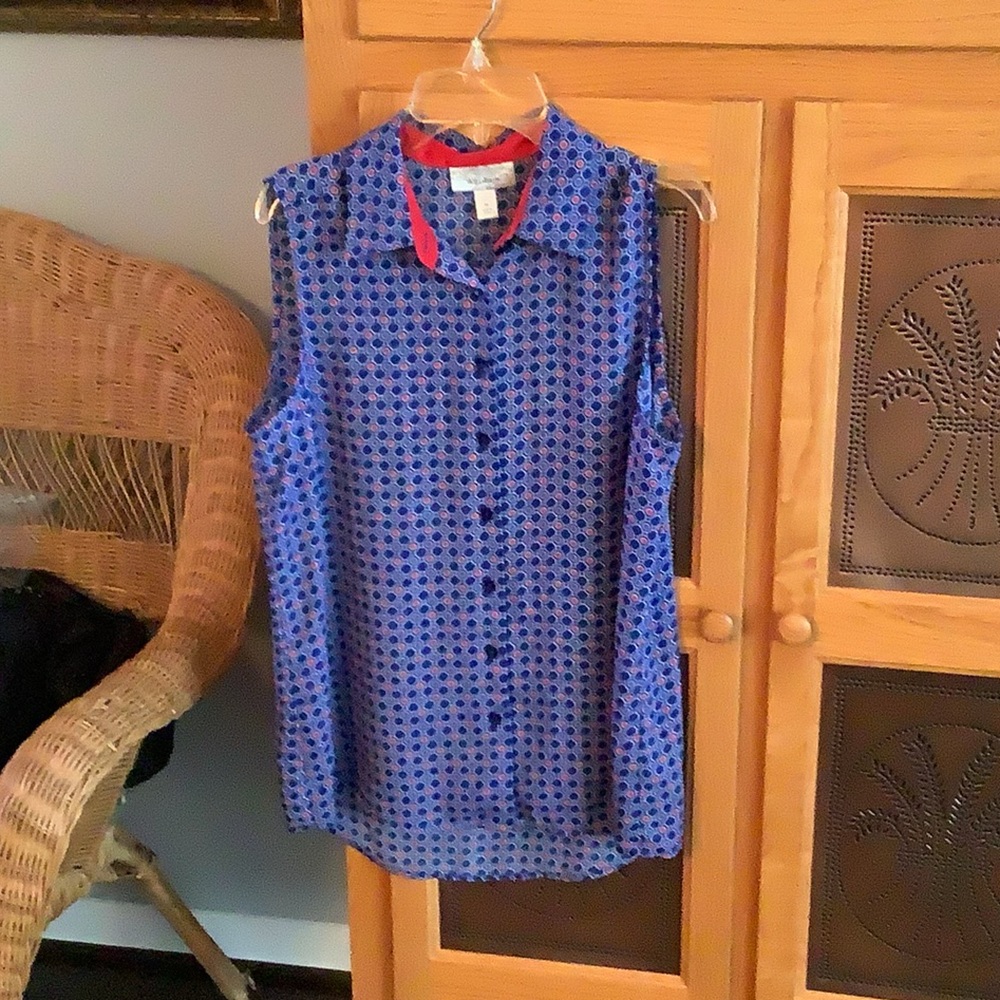 Women’s sleeveless blouse, size M